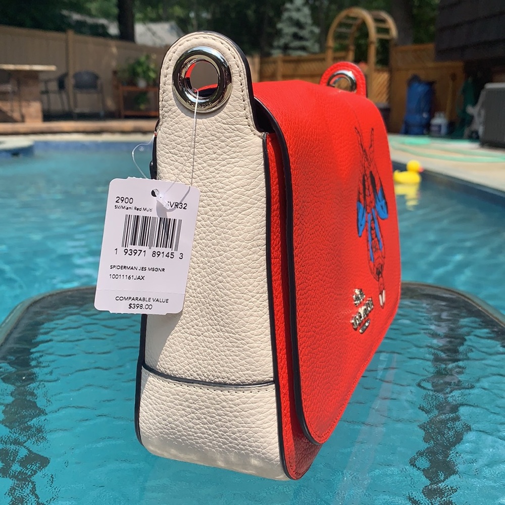 New Coach Marvel Jes Messenger with Spider-Man - Picture 8 of 16